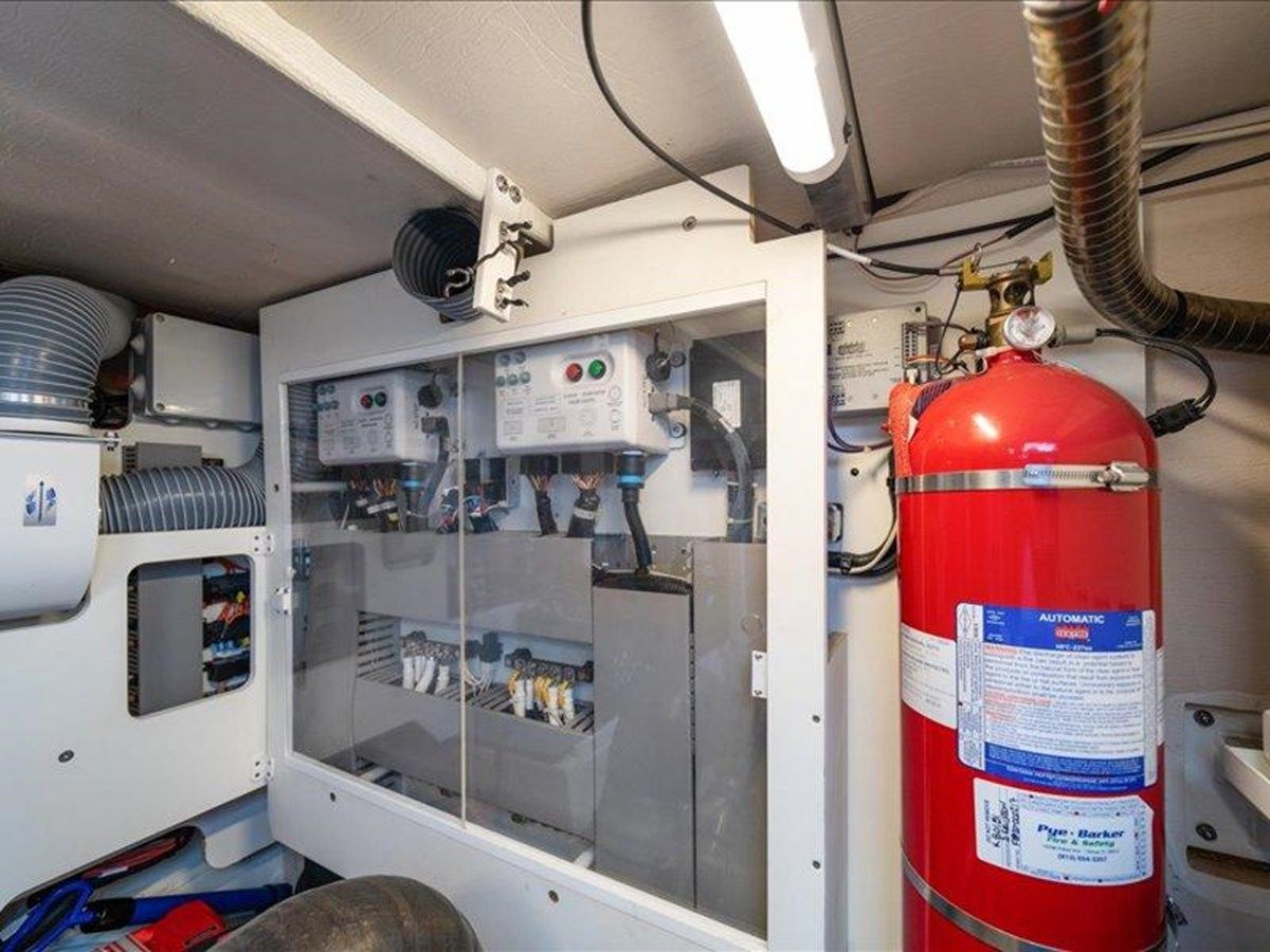 Купить яхту ACLARITY - PRESTIGE в Shestakov Yacht Sales