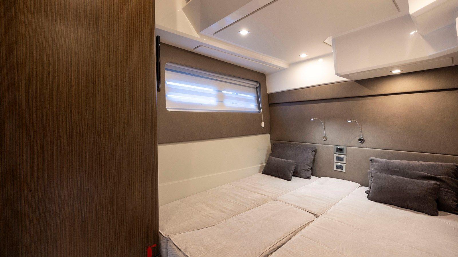 the best price on MON TON - SCHAEFER YACHTS