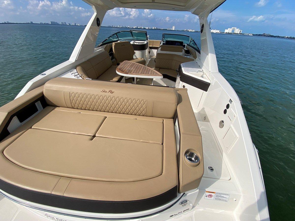 Buy a CASA - 2022 SEA RAY 310 SLX @ CANCUN 2022 at Shestakov Yacht Sales