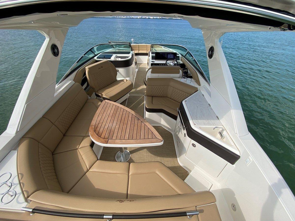 the best price on CASA - 2022 SEA RAY 310 SLX @ CANCUN