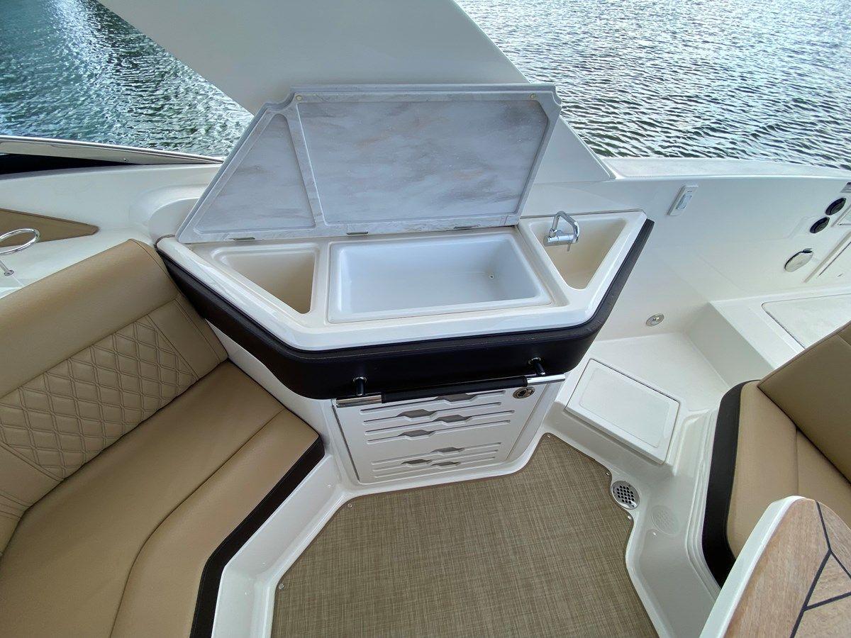 best yacht sales deals CASA - 2022 SEA RAY 310 SLX @ CANCUN 31