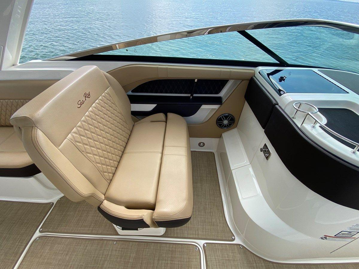 Buy a CASA - 2022 SEA RAY 310 SLX @ CANCUN - SEA RAY at Shestakov Yacht Sales