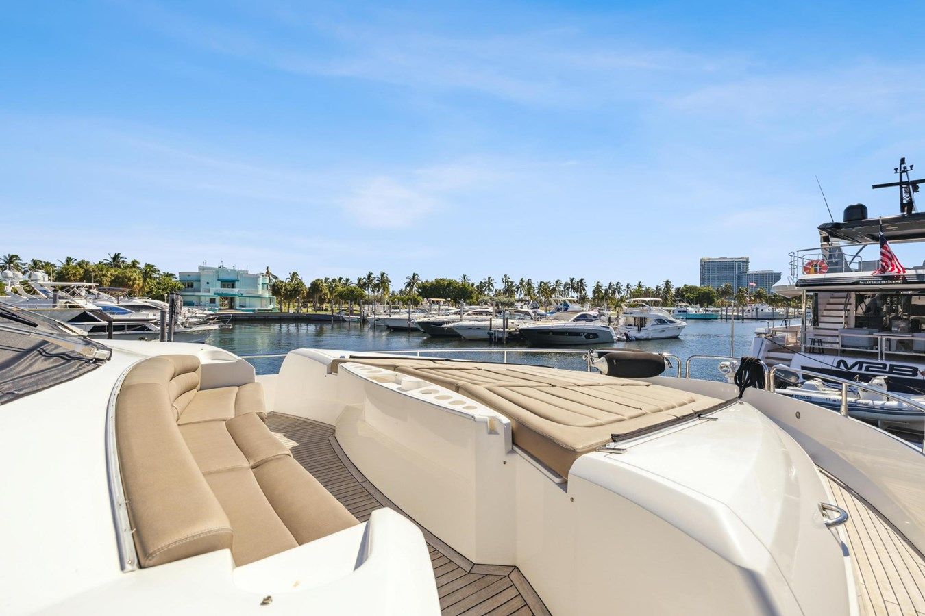 Купить яхту - Manhattan 73 в Shestakov Yacht Sales