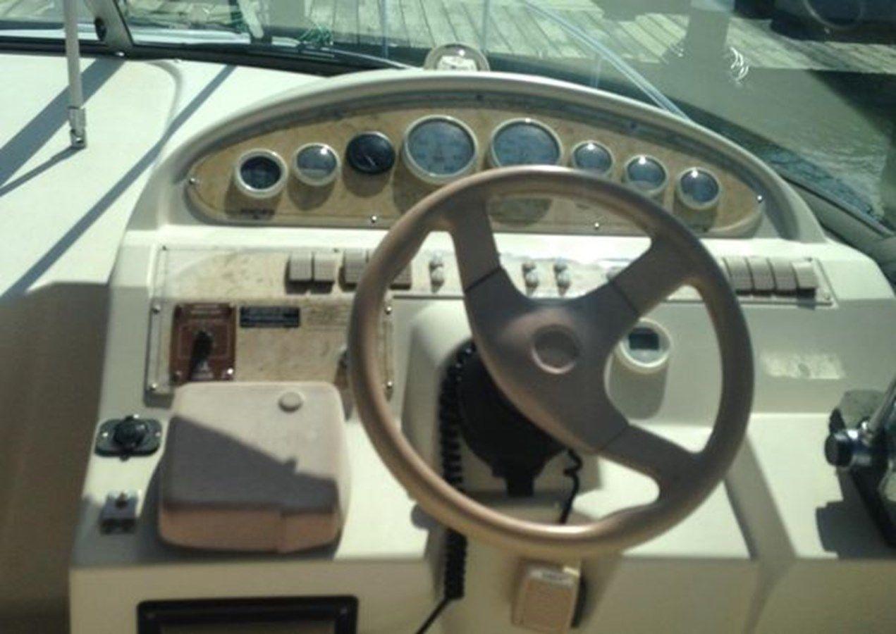 1998 Cruisers Yachts 2870 Rogue yacht sale