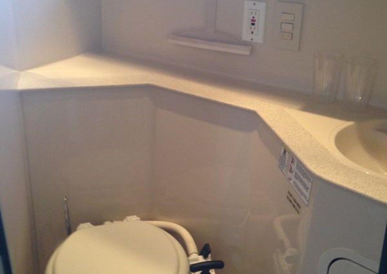 Buy a 1998 Cruisers Yachts 2870 Rogue 2870 Rogue at Shestakov Yacht Sales