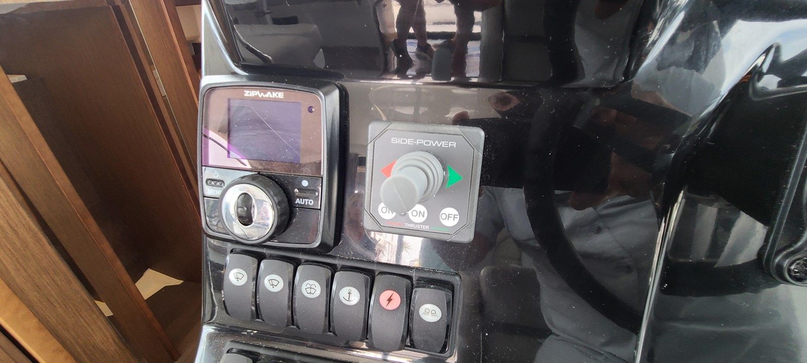 Buy a yacht Due South NC 1095 Fly