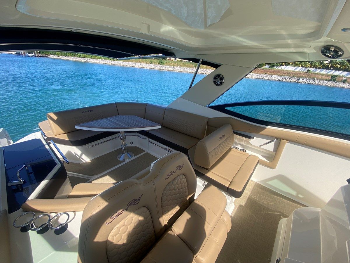 Стоимость яхты 2022 SEA RAY 320 SUNDANCER @ CANCUN - SEA RAY