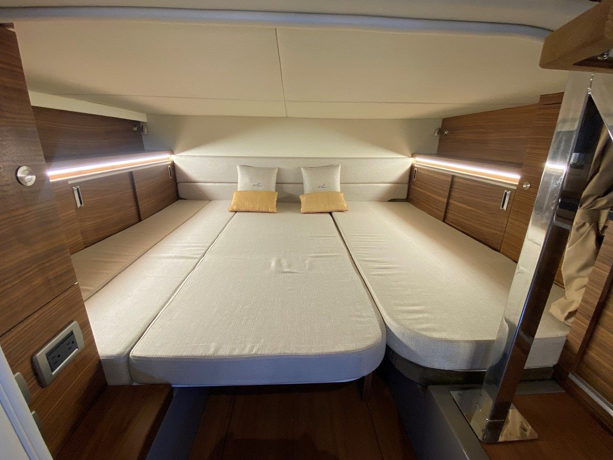 Стоимость яхты 2022 SEA RAY 320 SUNDANCER @ CANCUN 320 SUNDANCER