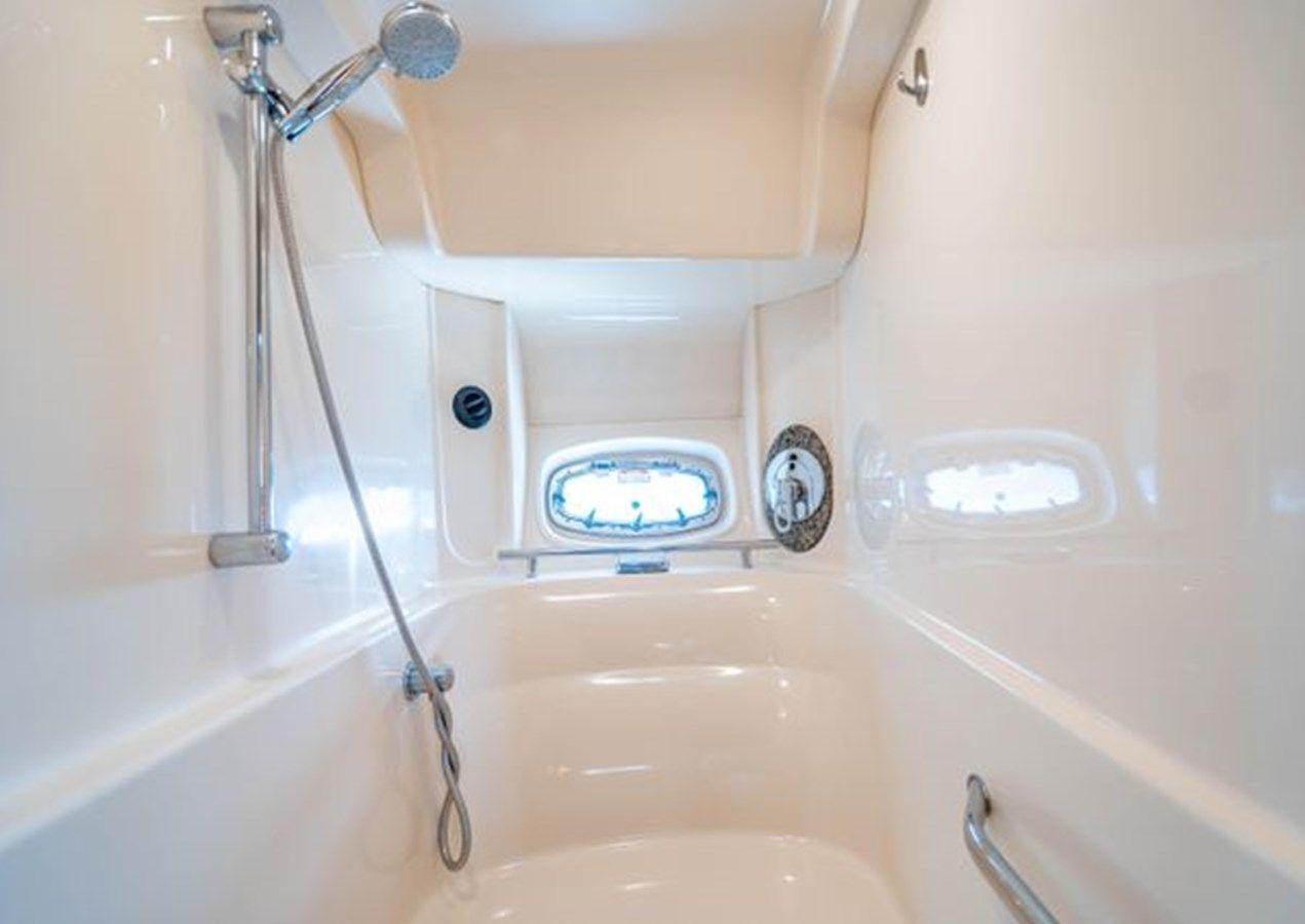 Buy a 2005 Sea Ray 480 Sundancer 48 at Shestakov Yacht Sales