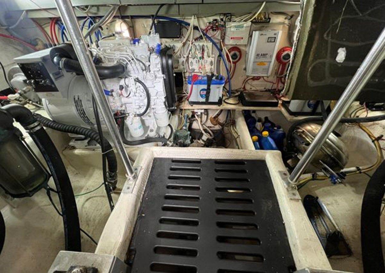 Купить яхту 2003 Luhrs 40 Convertible в Shestakov Yacht Sales