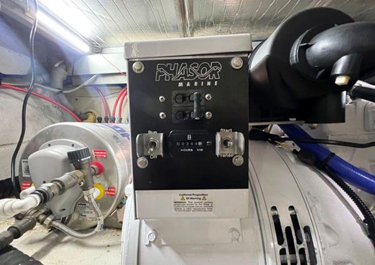 2003 Luhrs 40 Convertible