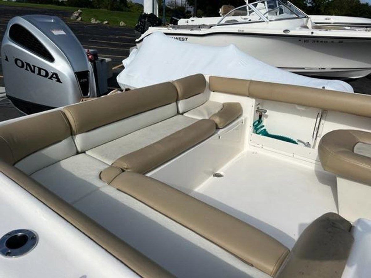 Buy a NICK OF TIME 239 DFS at Shestakov Yacht Sales
