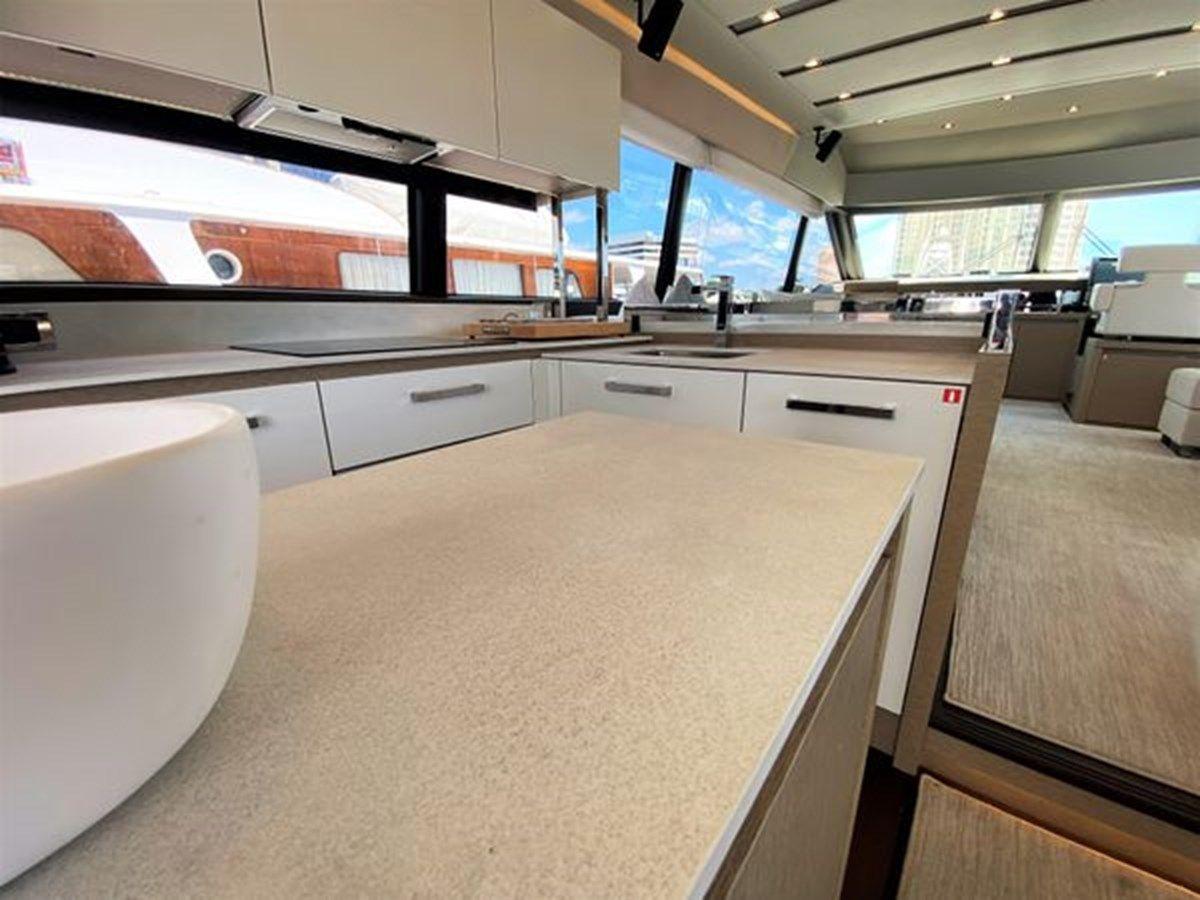 Купить яхту 2016 Prestige 680 Fly 68 в Shestakov Yacht Sales