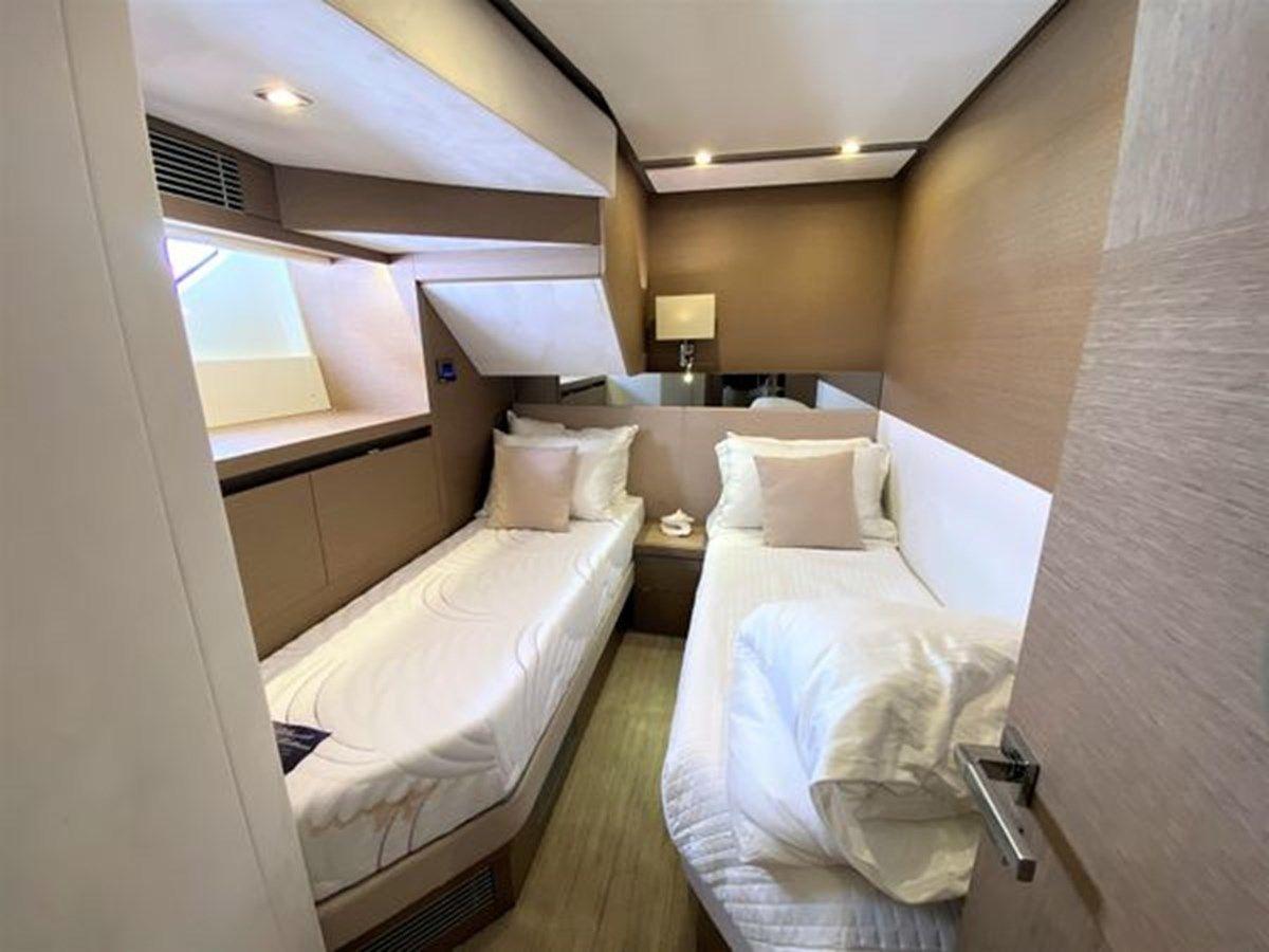 Купить яхту 2016 Prestige 680 Fly в Shestakov Yacht Sales