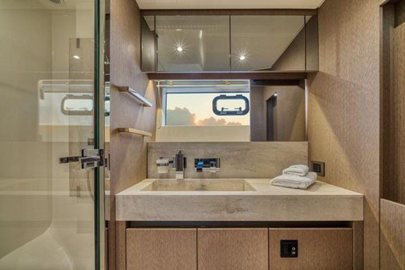 Buy a yacht 2021 Prestige 690 2021