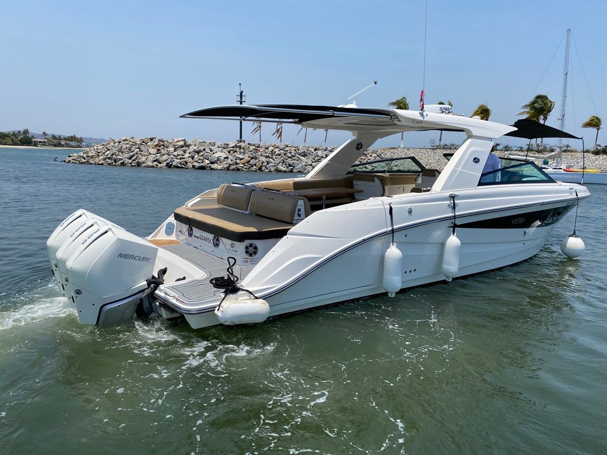 Buy a 2021 SEA RAY 400 SLX OB @ PUERTO VALLARTA - SEA RAY at Shestakov Yacht Sales