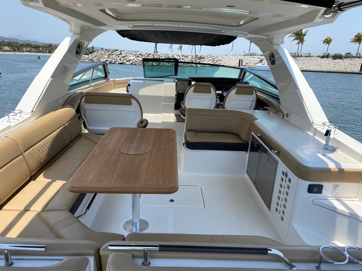 the best price on 2021 SEA RAY 400 SLX OB @ PUERTO VALLARTA 400 SLX OB