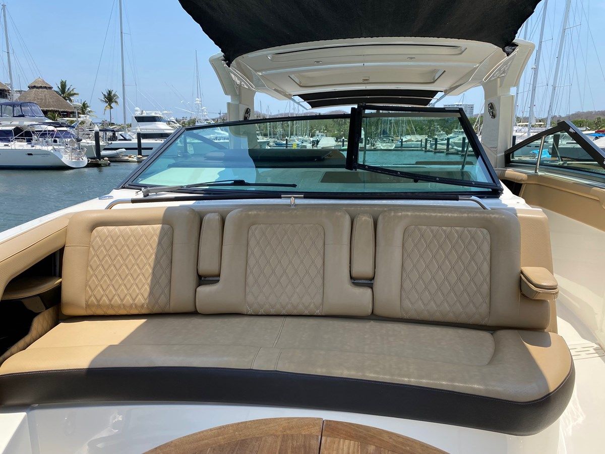 best yacht sales deals 2021 SEA RAY 400 SLX OB @ PUERTO VALLARTA 400 SLX OB