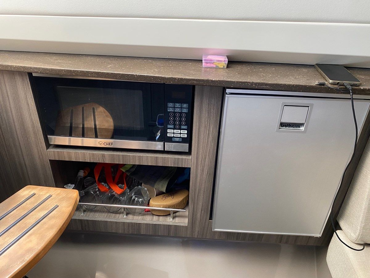 Buy a 2021 SEA RAY 400 SLX OB @ PUERTO VALLARTA - SEA RAY at Shestakov Yacht Sales