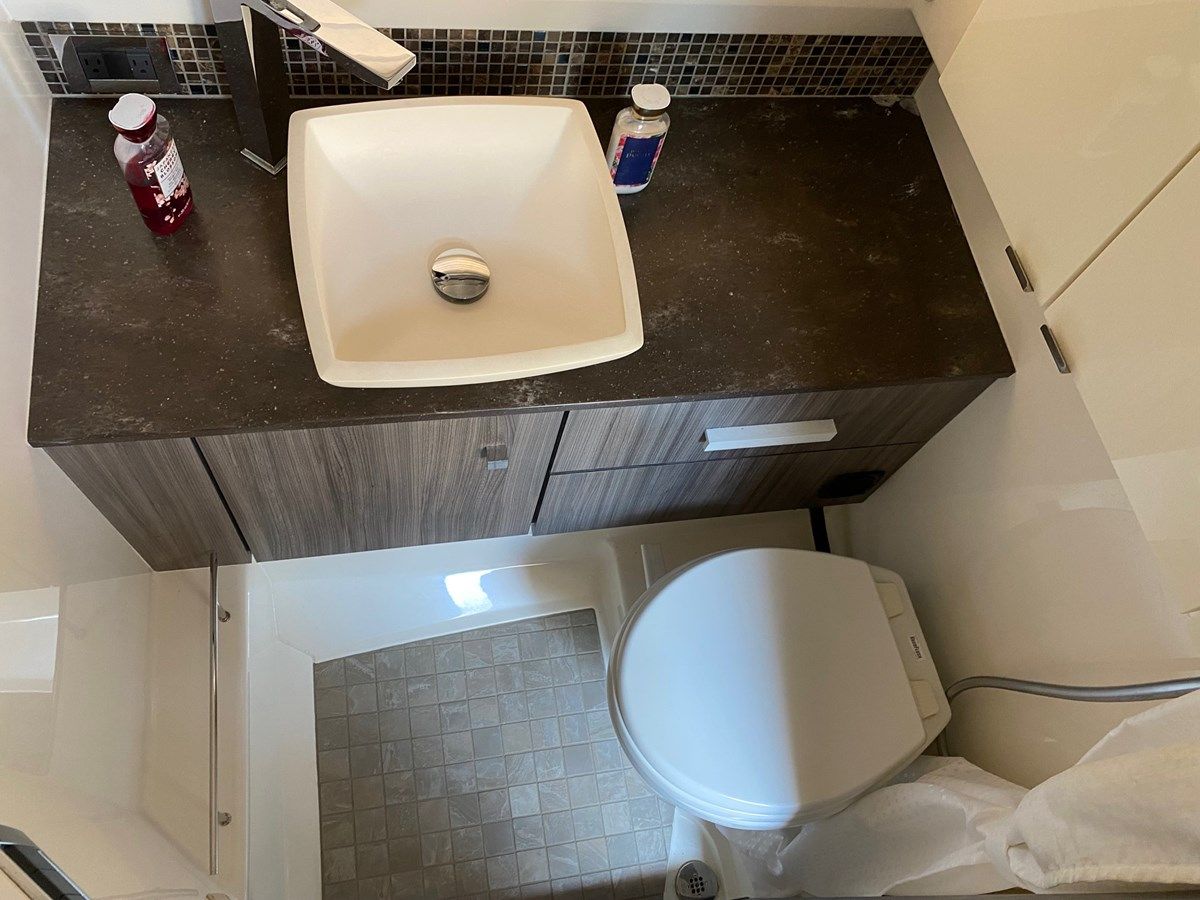 Buy a yacht 2021 SEA RAY 400 SLX OB @ PUERTO VALLARTA - SEA RAY