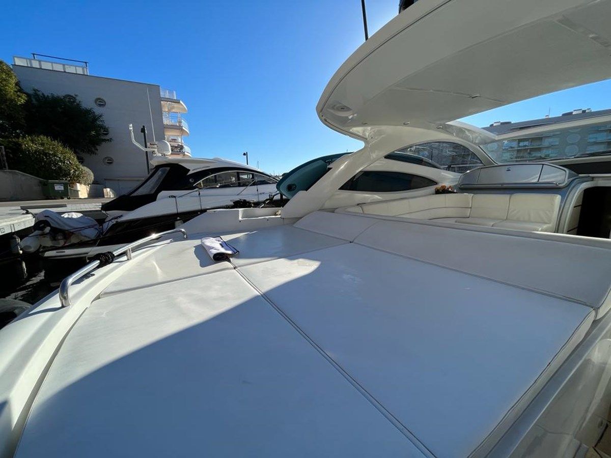 the best price on Amalu III 2004