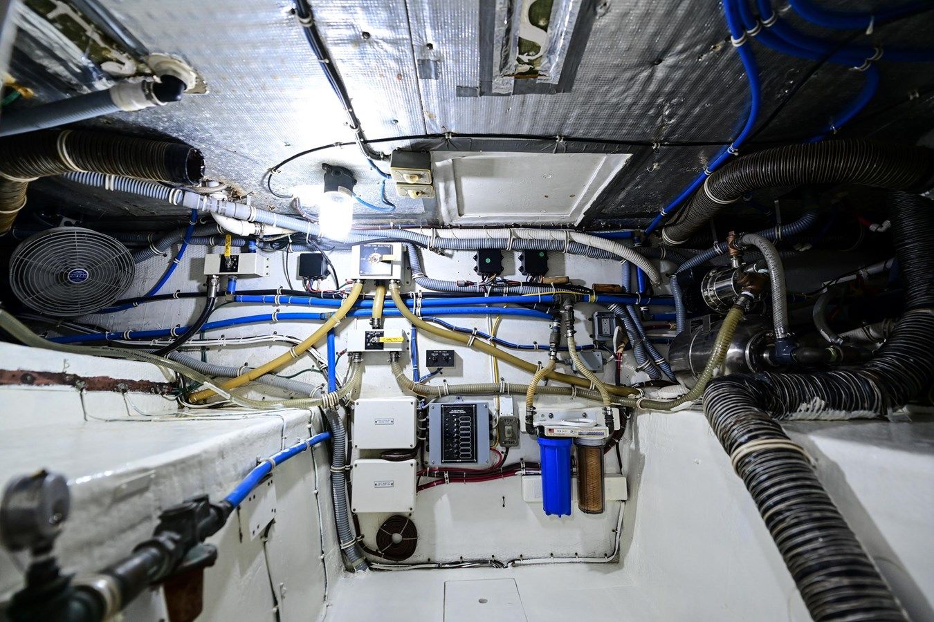 Продажа яхты MAHA 2000