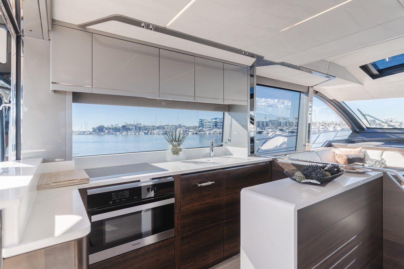 Купить яхту 22 - Sunseeker в Shestakov Yacht Sales