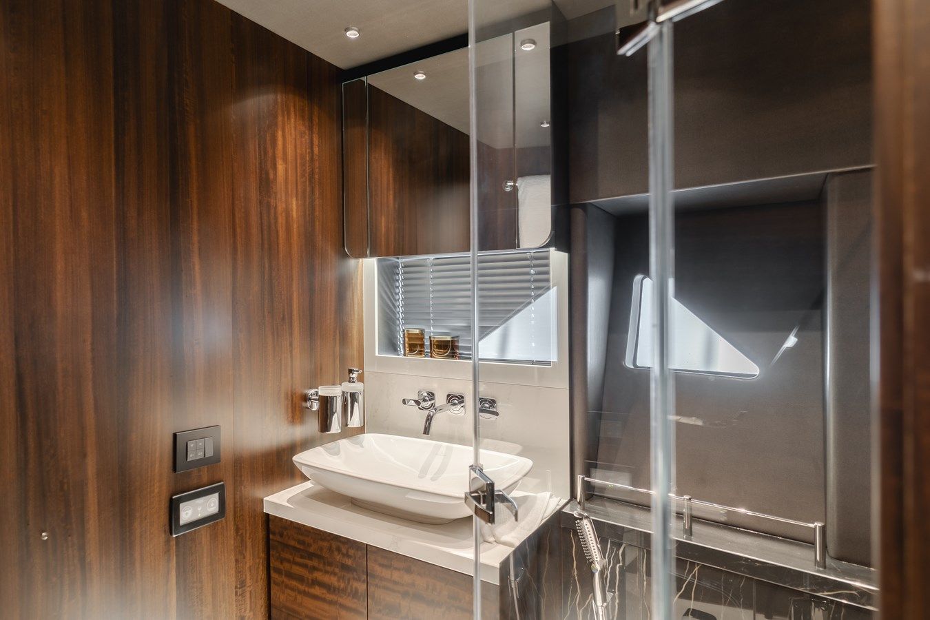 Купить яхту 22 - Sunseeker в Shestakov Yacht Sales