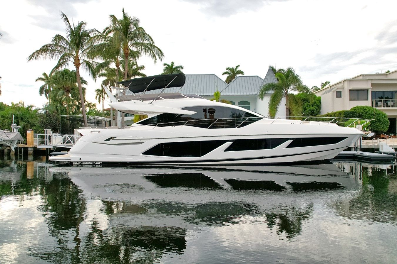 Стоимость яхты 2022 Sunseeker 74 Sport Yacht 74 Sport Yacht