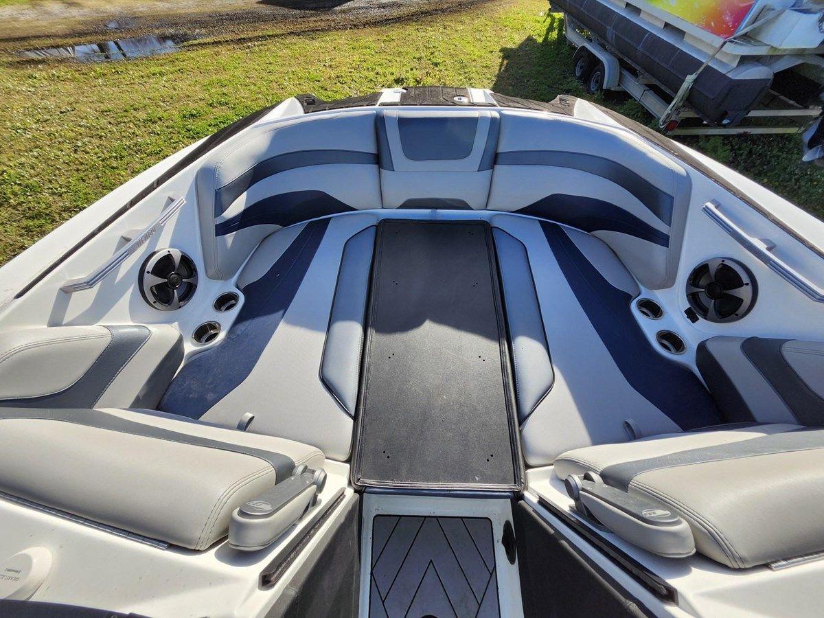 Buy a yacht WAKESETTER MXZ 2018