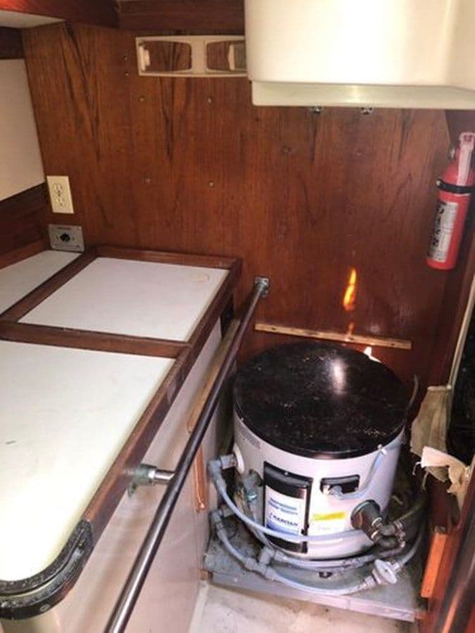 Buy a Kialani 1985 at Shestakov Yacht Sales