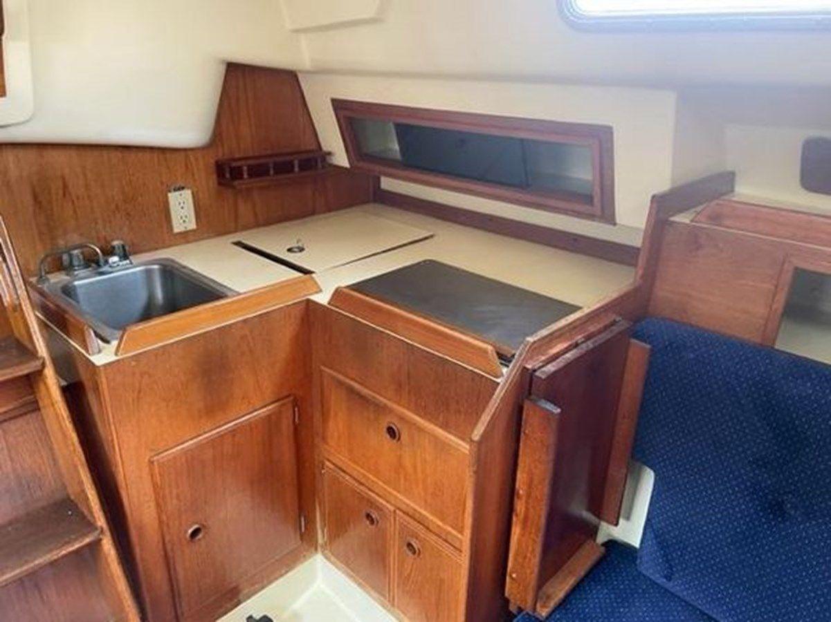 best yacht sales deals FIDDLERS GREEN 1985