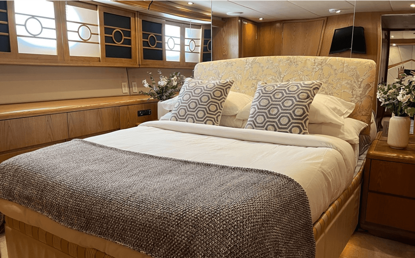 Купить яхту Day Dream IV 92 в Shestakov Yacht Sales