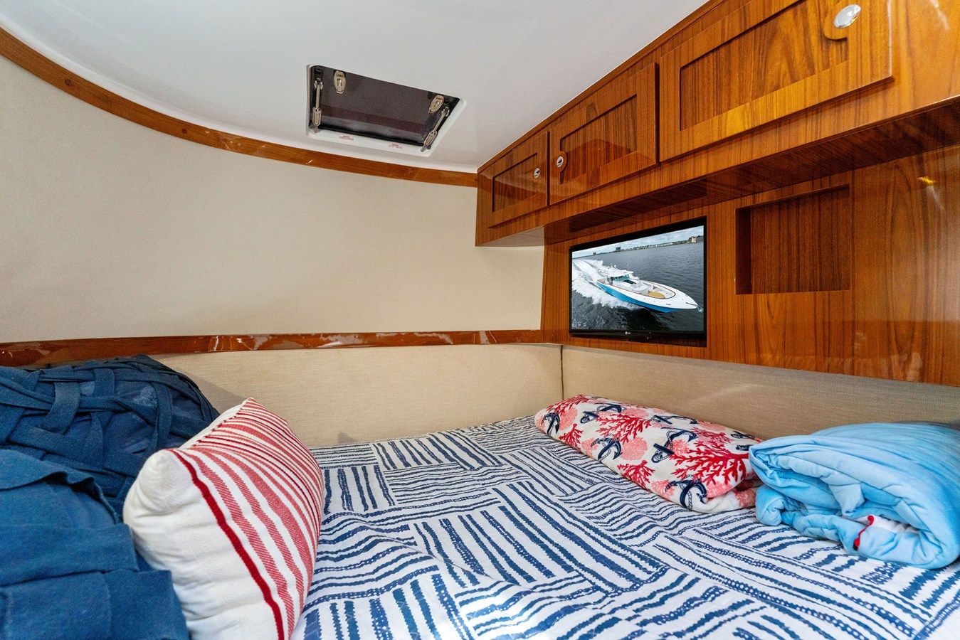 Купить яхту DA DINGHY в Shestakov Yacht Sales