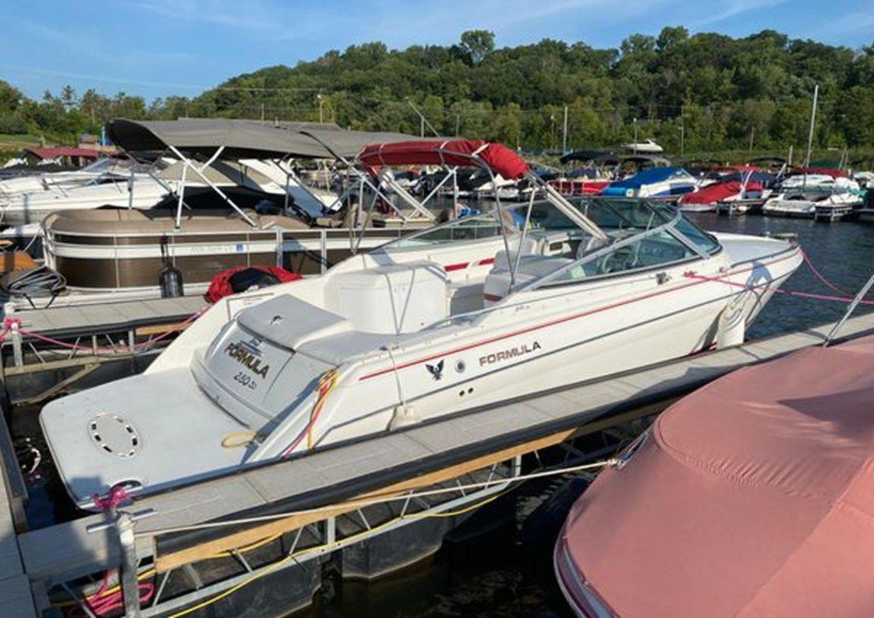 Buy a 2001 Formula 280 Sun Sport - Formula Boats at Shestakov Yacht Sales