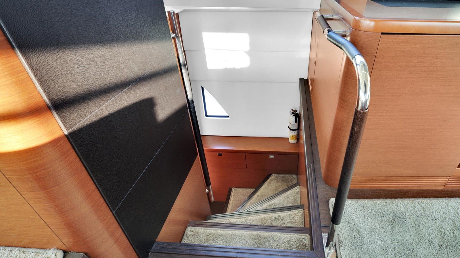 the best price on No Patients 550 Flybridge