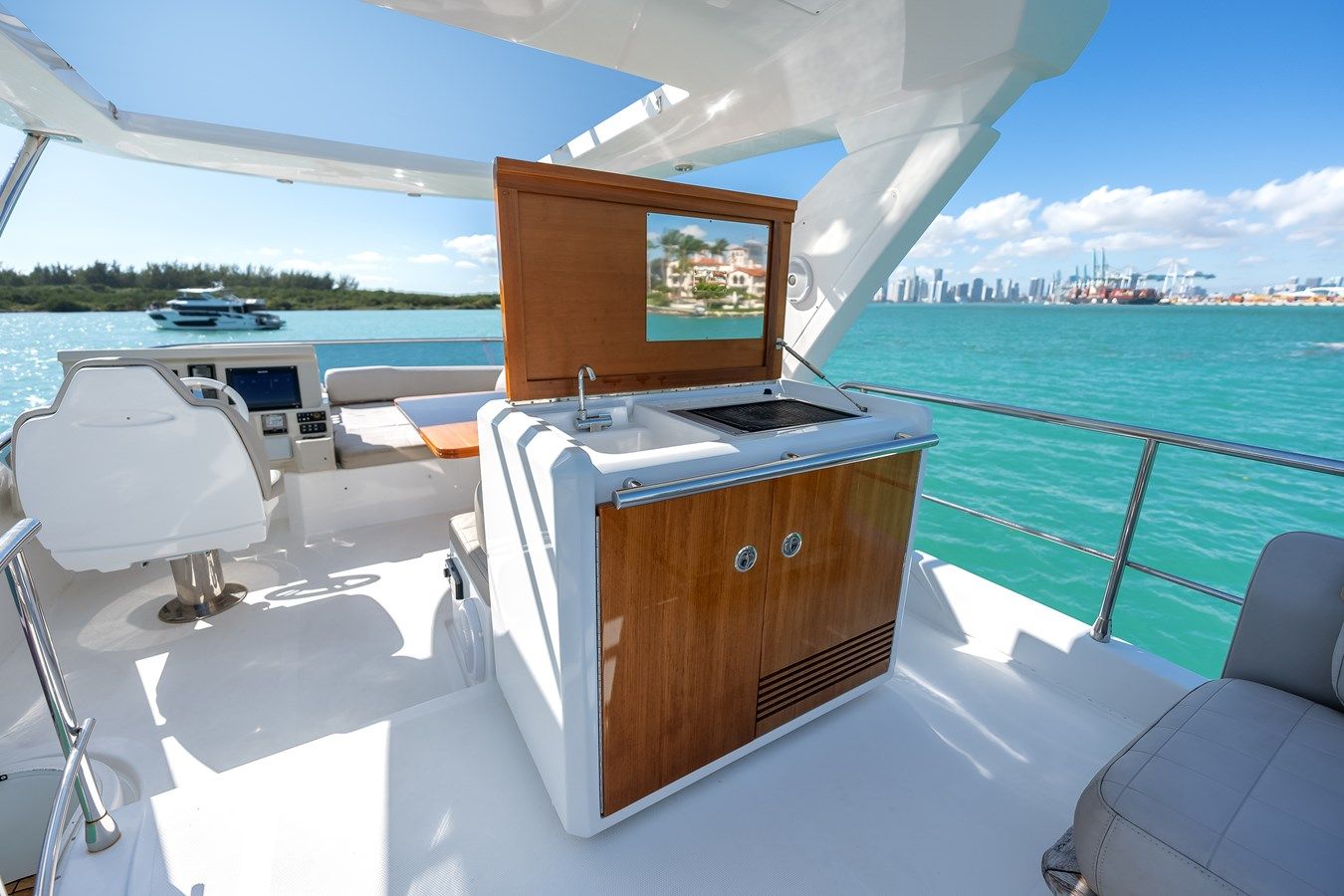 the best price on Relentless - Azimut Yachts