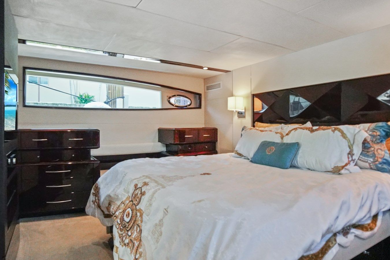 best yacht sales deals LAZZARA 2009