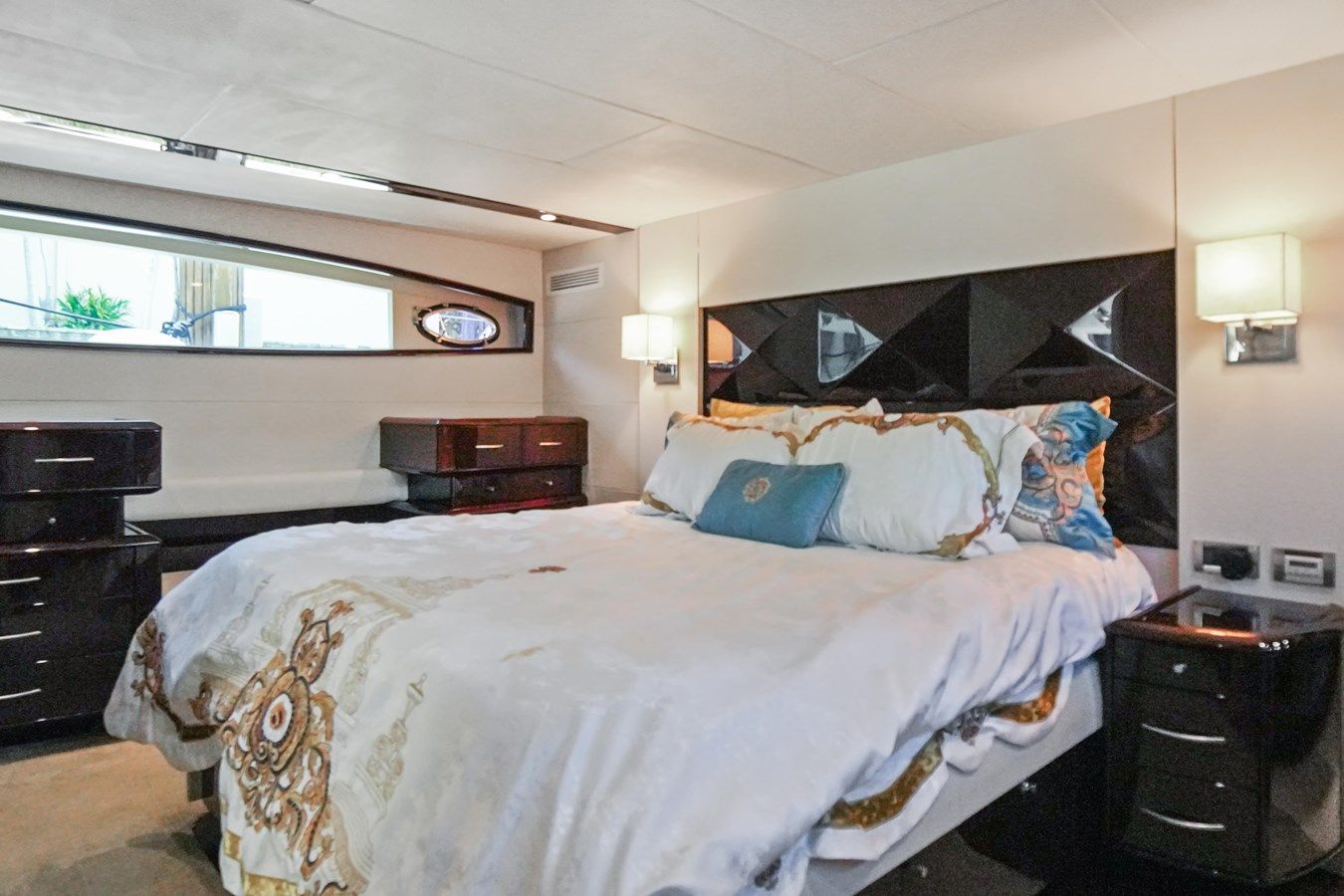 Buy a yacht LAZZARA 2009