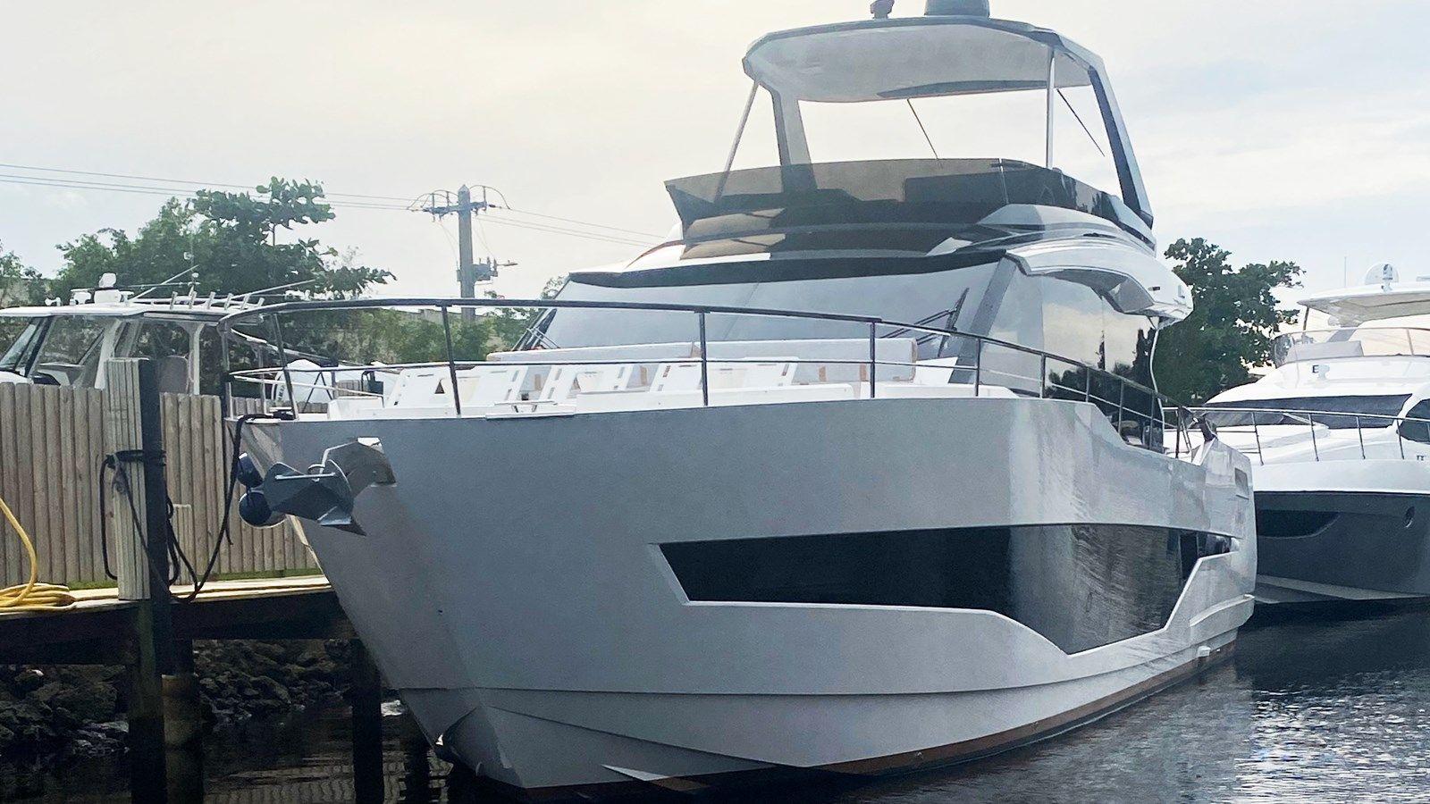 the best price on ASTONDOA