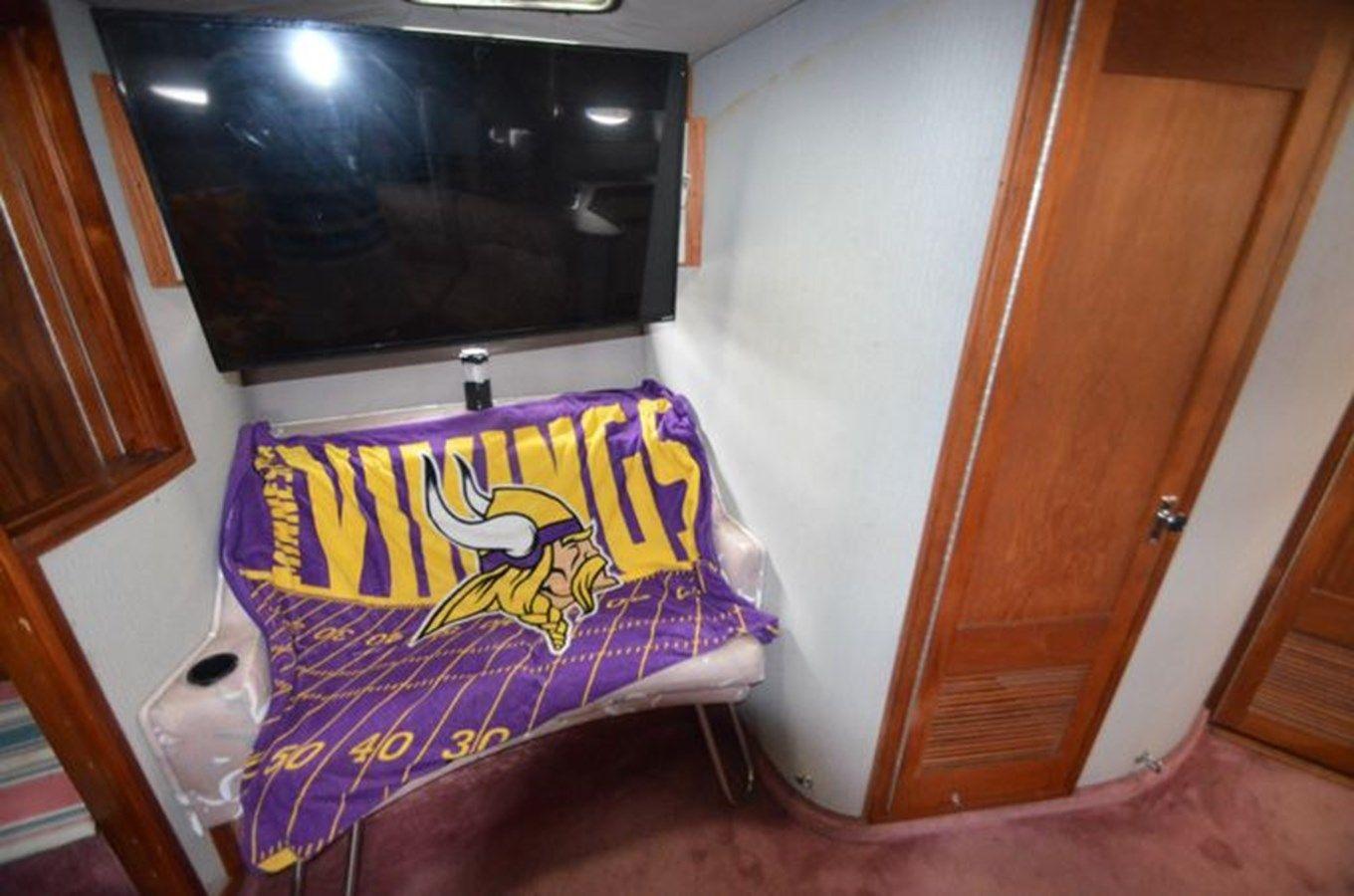 Продажа яхты 1991 Regal 360 Commodore