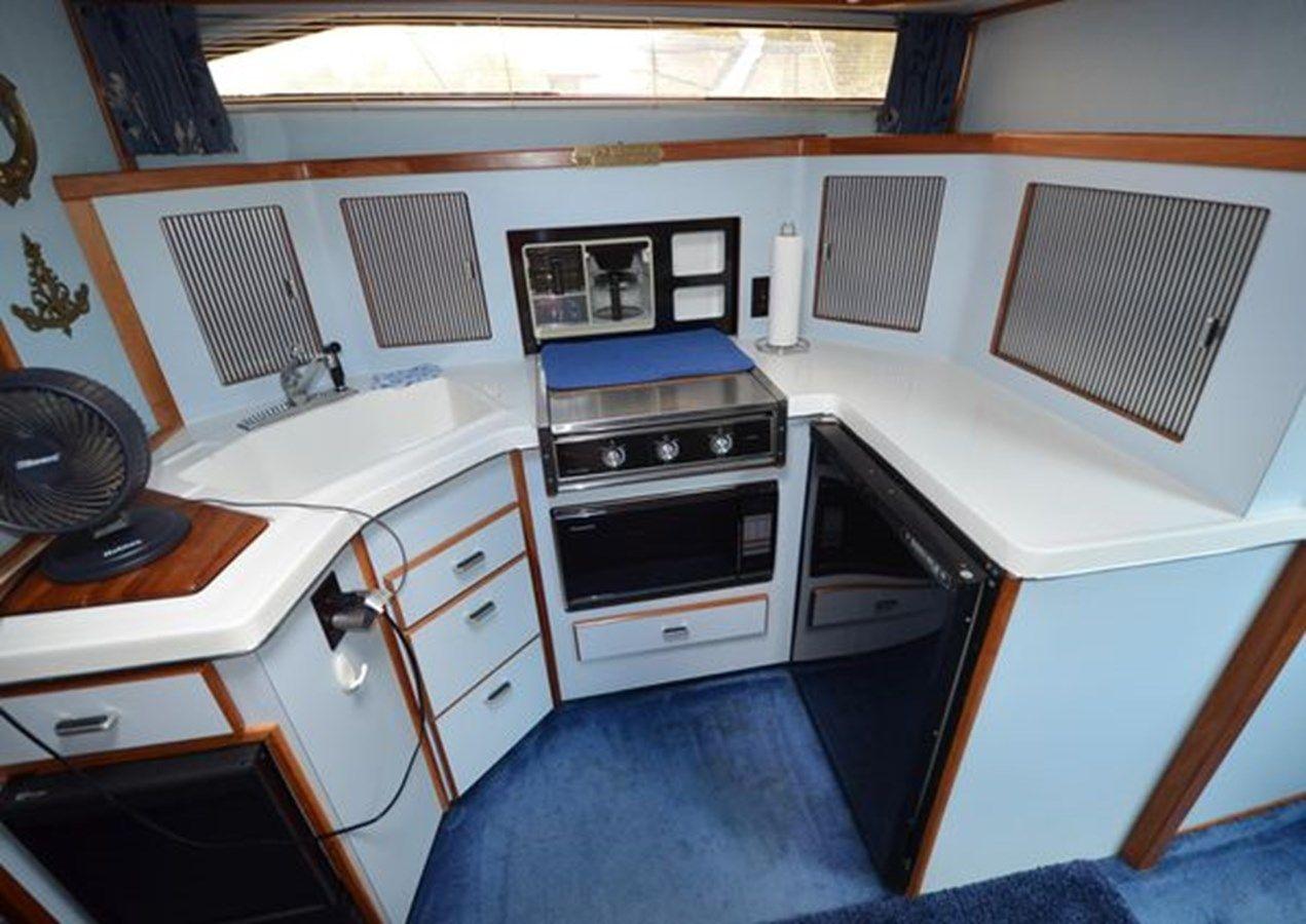 the best price on 1989 Sea Ray 340 Sundancer 1989