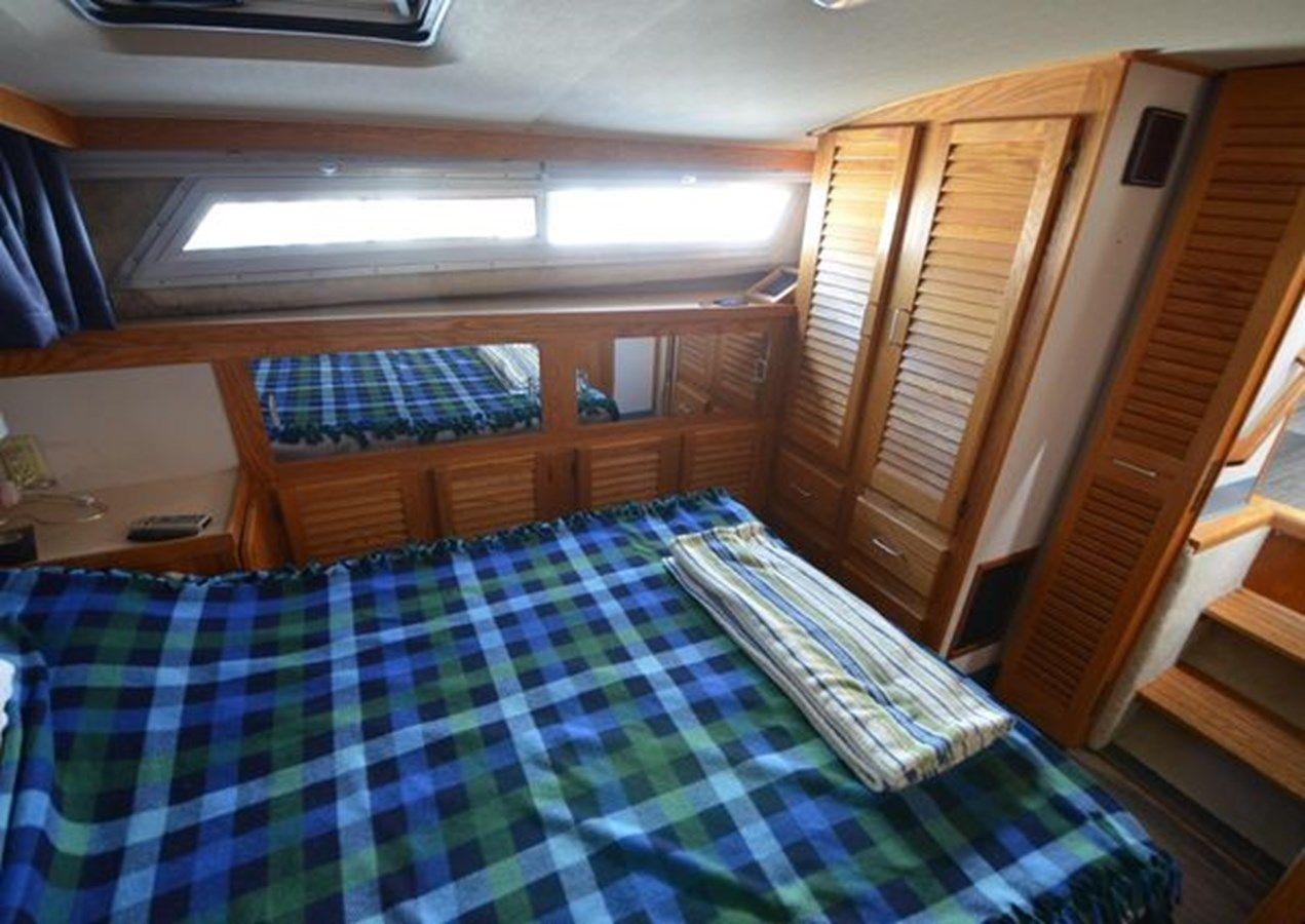 Buy a yacht 1986 Silverton 40 Motor Yacht 40 Motor Yacht