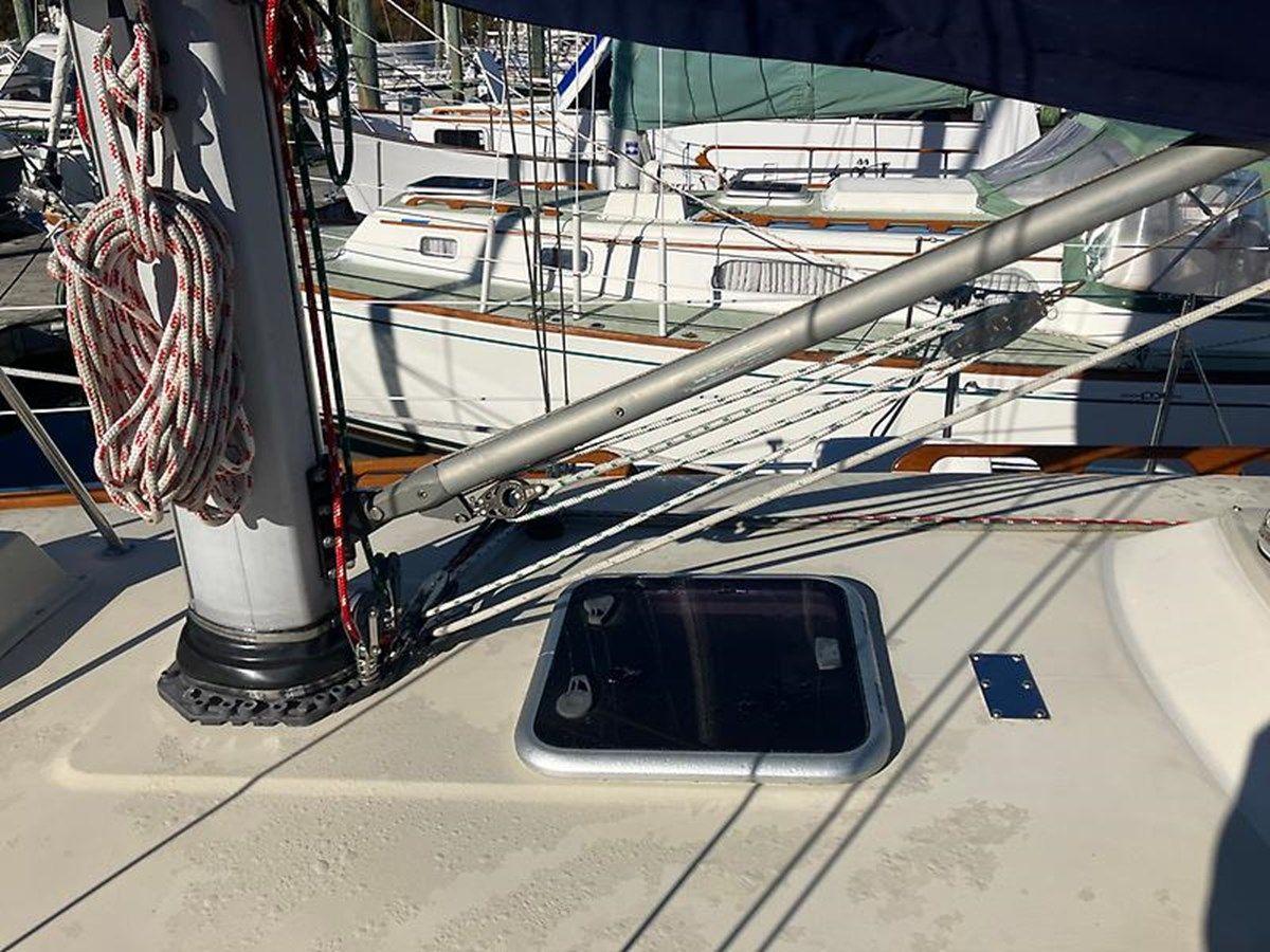 Buy a Aquarius 1989 at Shestakov Yacht Sales