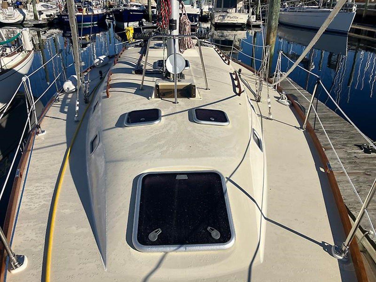 best yacht sales deals Aquarius - PEARSON