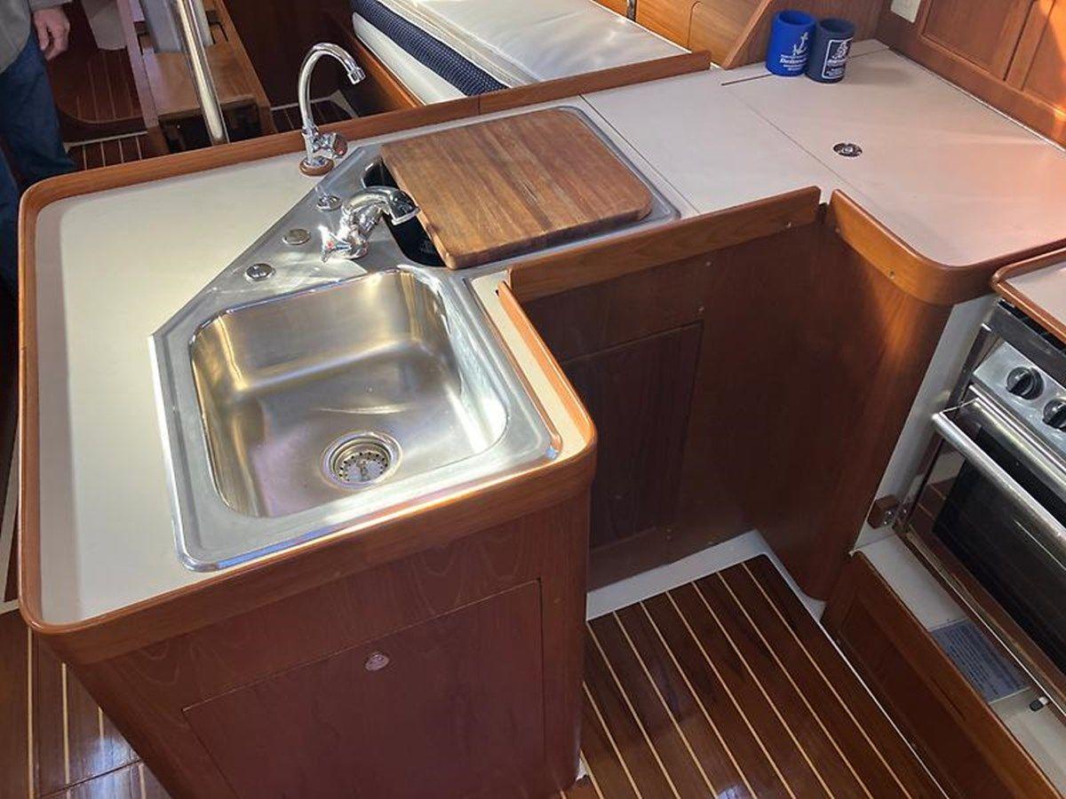 best yacht sales deals Aquarius 1989