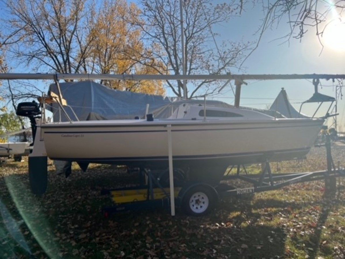 Moment 22 yacht sale