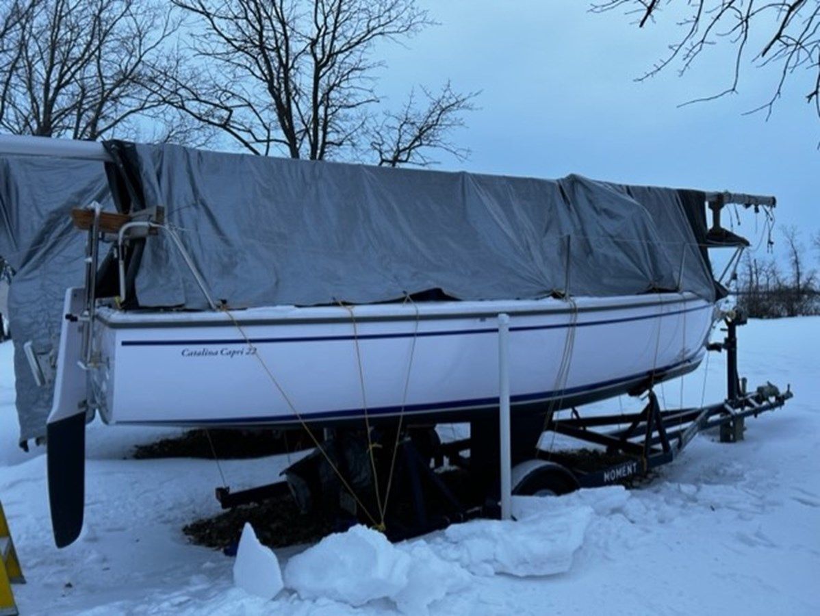 Buy a yacht Moment - Catalina Yachts