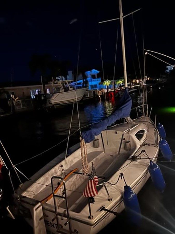 Buy a yacht Moment - Catalina Yachts