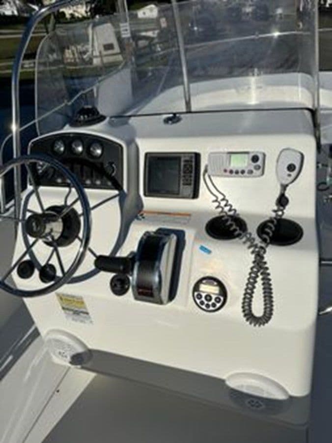 Buy a yacht 2007 Boston Whaler 190 Montauk 2007